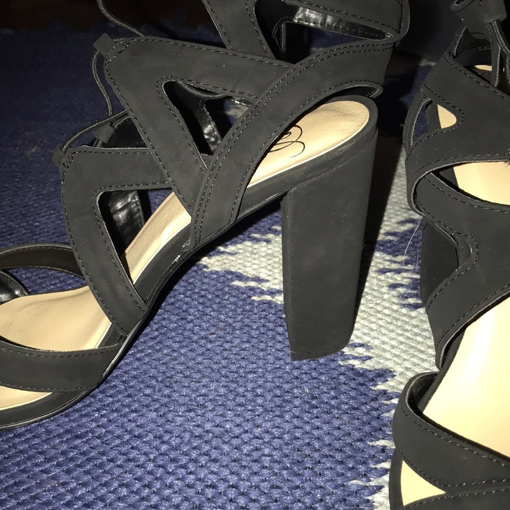Heels - Picture 3 of 3